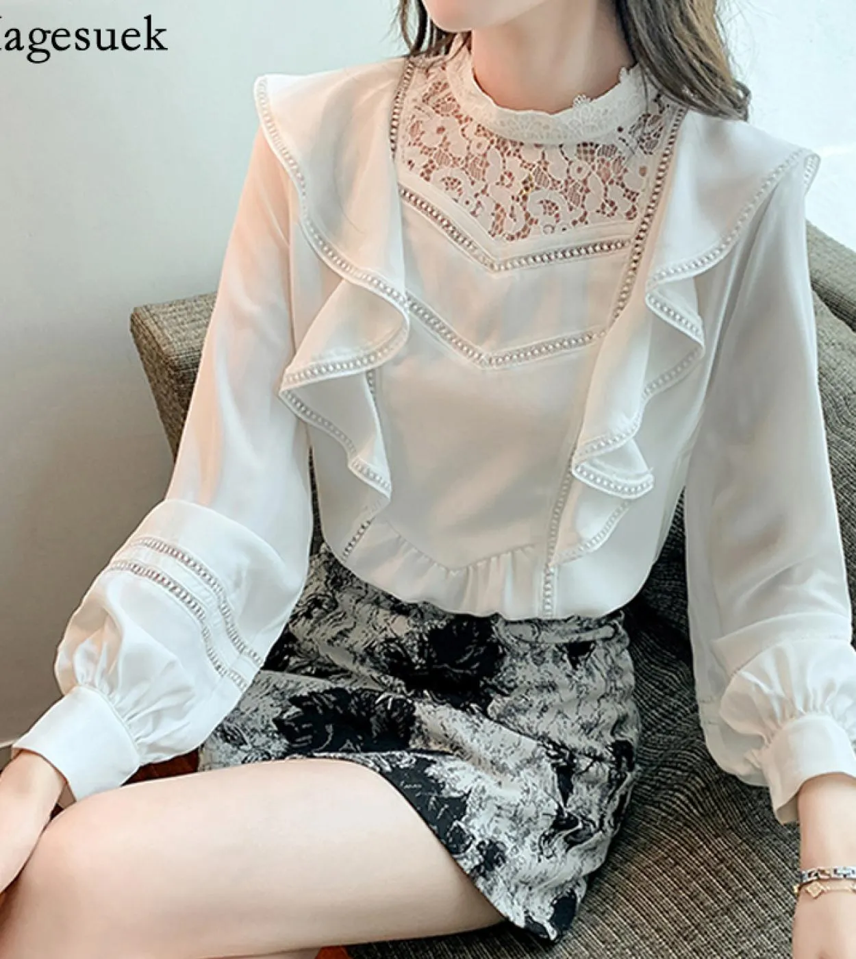 Fashionable Women's White Lantern Sleeve Korean Collared Chiffon Lace Blouse with Ruffle Autumn