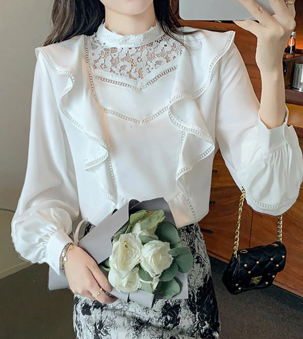 Fashionable Women's White Lantern Sleeve Korean Collared Chiffon Lace Blouse with Ruffle Autumn