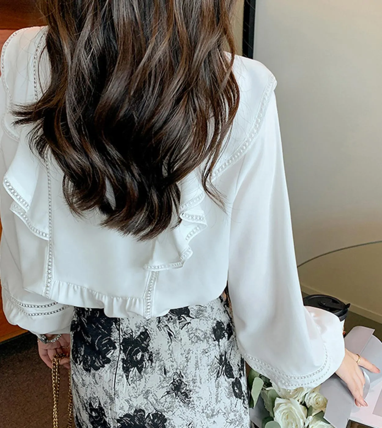 Fashionable Women's White Lantern Sleeve Korean Collared Chiffon Lace Blouse with Ruffle Autumn