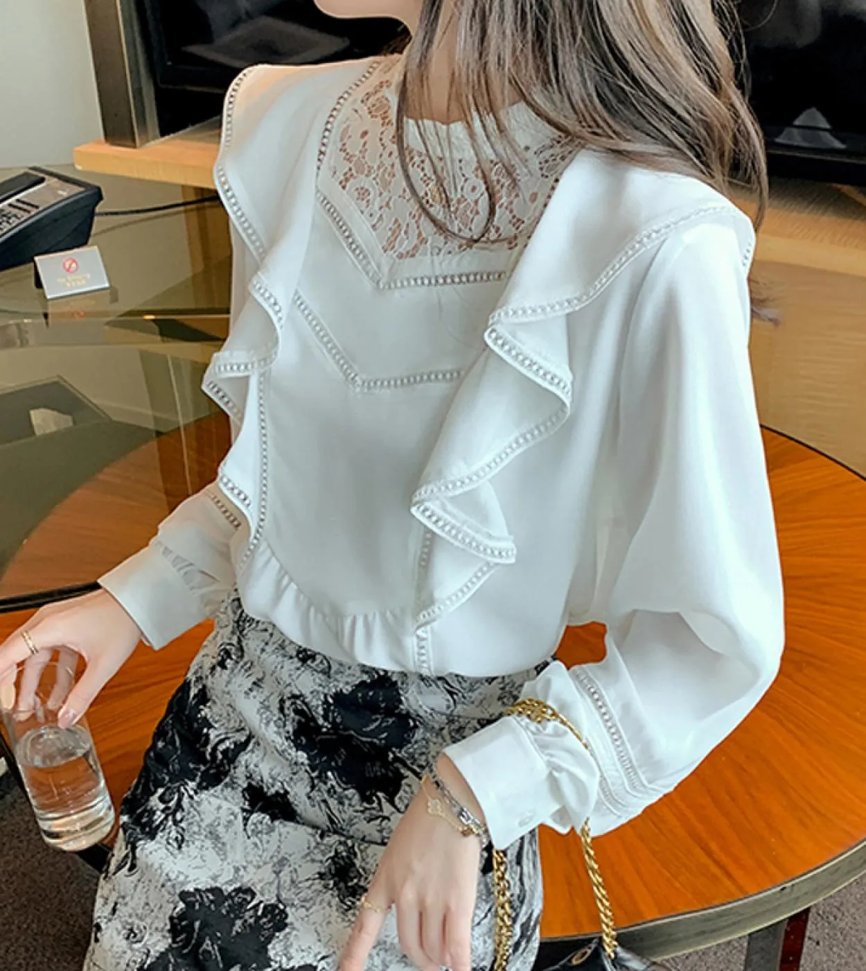 Fashionable Women's White Lantern Sleeve Korean Collared Chiffon Lace Blouse with Ruffle Autumn