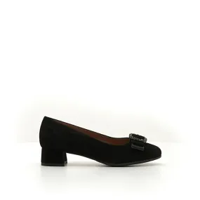 Suede décolleté